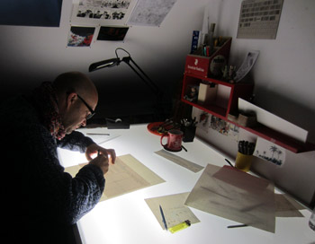 Eric sagot dans son atelier